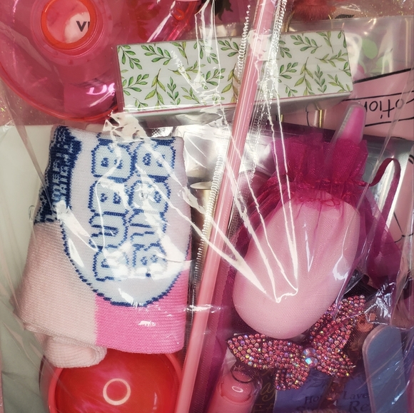 🎉HP🎉Calvin Klein ♥️NWT♥️ Black Jeweled Sweater!♥️♥️♥️ - Picture 16 of 16